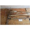 Image 1 : Lot of yard tools