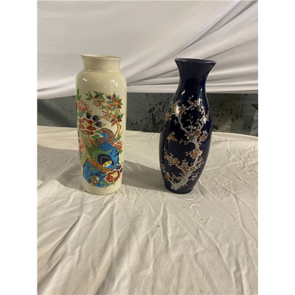 2 vases