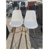 Image 1 : Pair of chairs