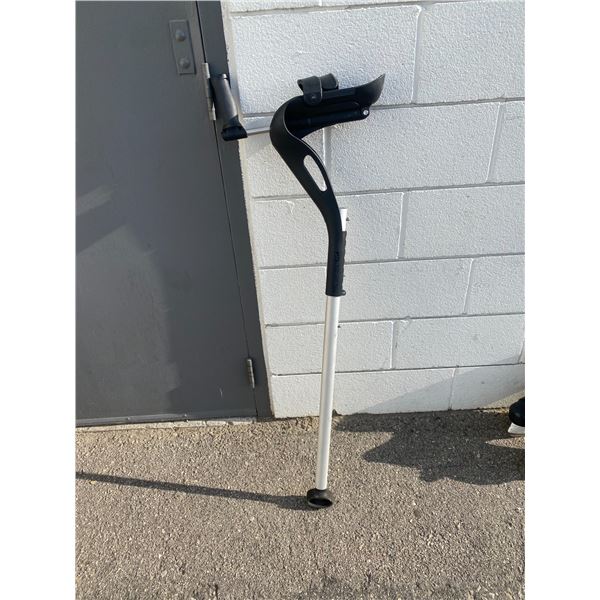 Adjustable crutch