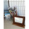 Image 2 : Hangers, dessert dish and display frame