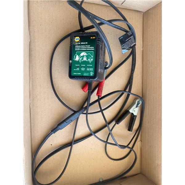 12 V DC automatic battery charger