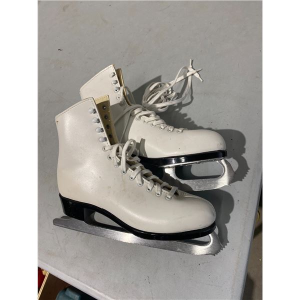 Figure skates size 8