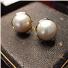 Image 4 : Classic Mabe' Pearl Earrings