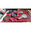 Image 5 : CAST IRON PAN SET