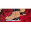 Image 2 : LADIES SUEDE SZ 10 FIGURE SKATES