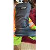 Image 2 : SZ 7 BAFFIN WORK BOOTS AND REFLECTIVE SAFETY JACKET