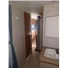 Image 21 : 2005 26FT WILDWOOD BUMPER PULL TRAILER. SINGLE SLIDE OUT, FRIDGE. 3 BURNER STOVE/ OVEN, FRONT BEDROO