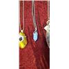 Image 8 : CRYSTAL NECKACE AND DÉCOR CLOTHING PINS PLUS MISC.