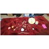 Image 1 : CONTAINER WITH MISC JEWLERY ITEMS INSIDE