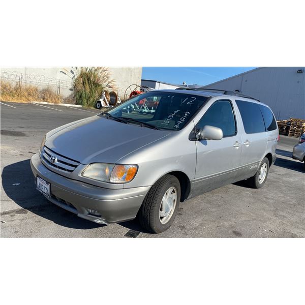 2002 Toyota Sienna LE