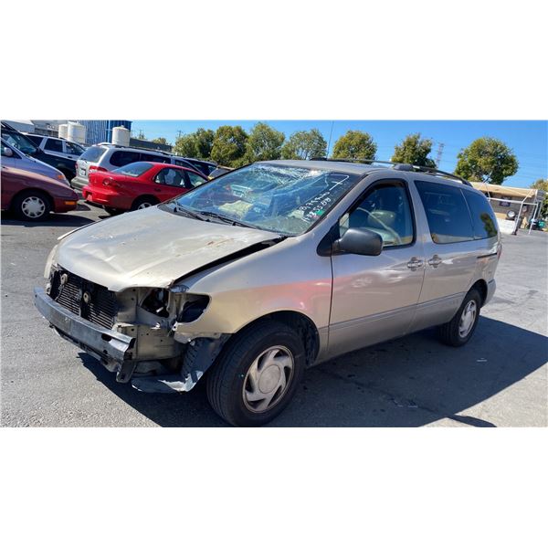 2001 Toyota Sienna LE