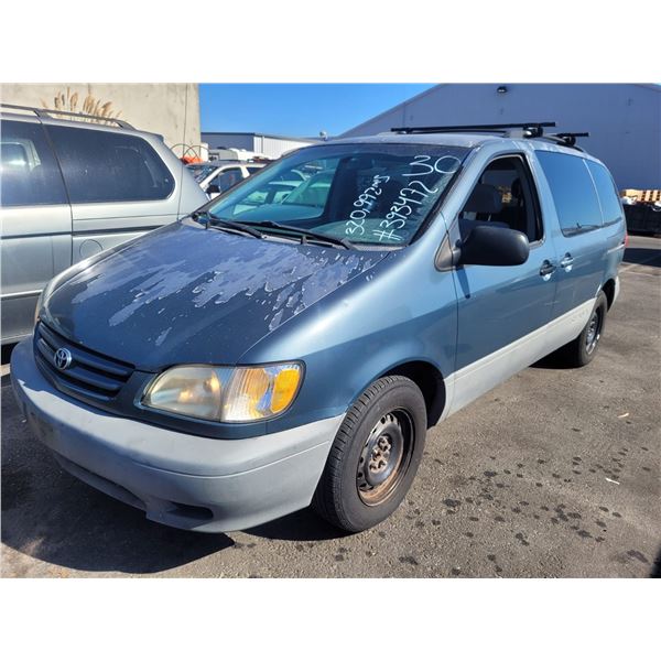 2001 Toyota Sienna LE