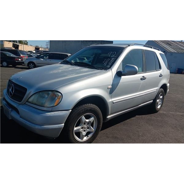 2000 Mercedes-Benz M-Class ML 320