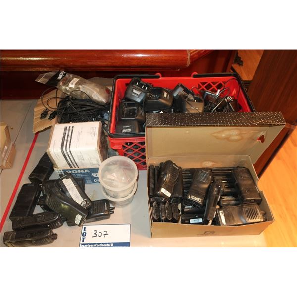 LOT DE 12+ WALKIE-TALKIE ET ACCESSOIRES ASST