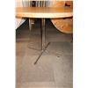 Image 3 : LOT DE 4 TABLES RONDES 36"d (BASE ASST)