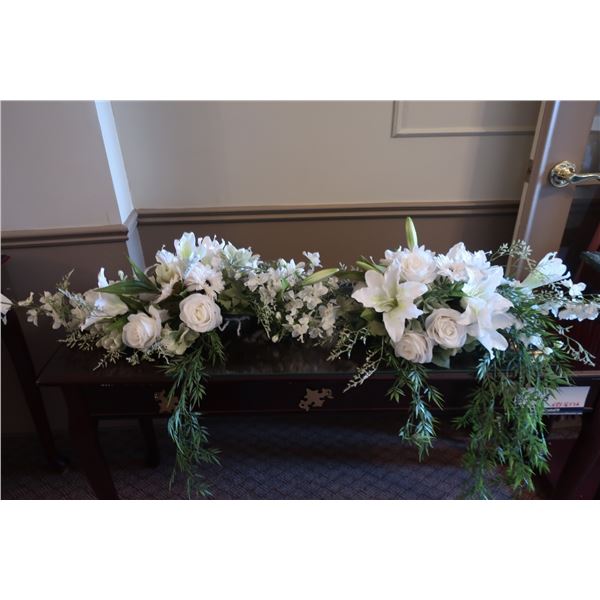 LOT DE 2 ARRANGEMENTS DE FLEURS