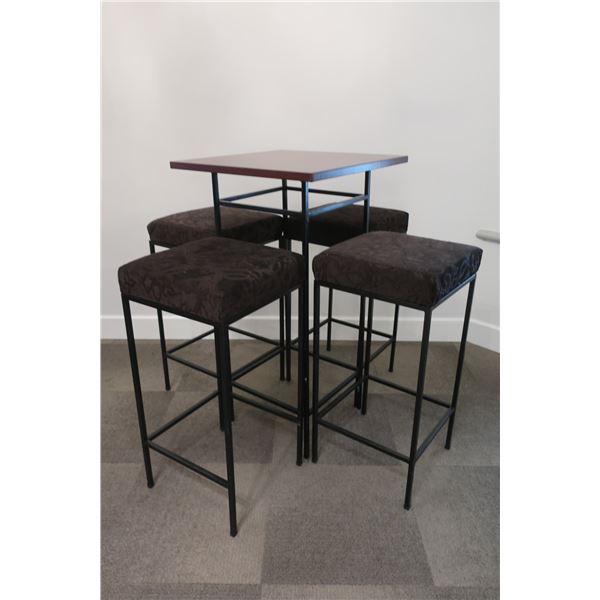 TABLE (24"x24"x44") AVEC 4 BANCS