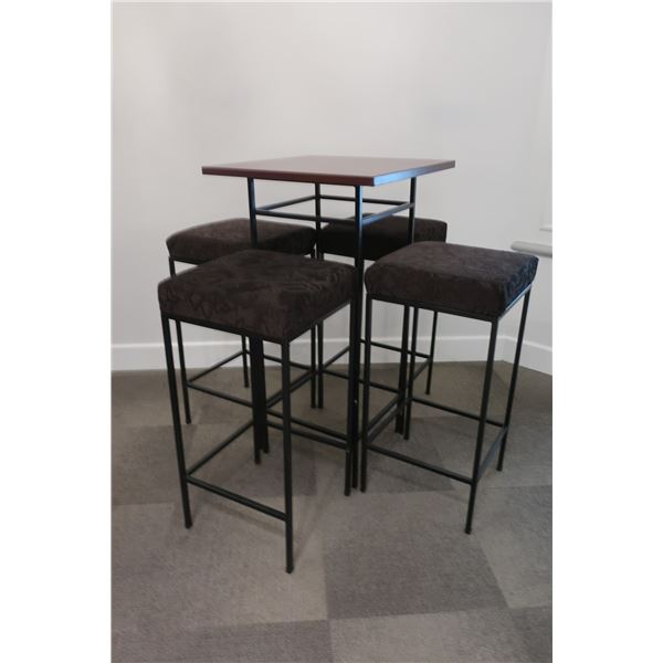 TABLE (24"x24"x44") AVEC 4 BANCS