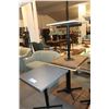 Image 2 : TABLE CARRÉE 24"x24" ASST