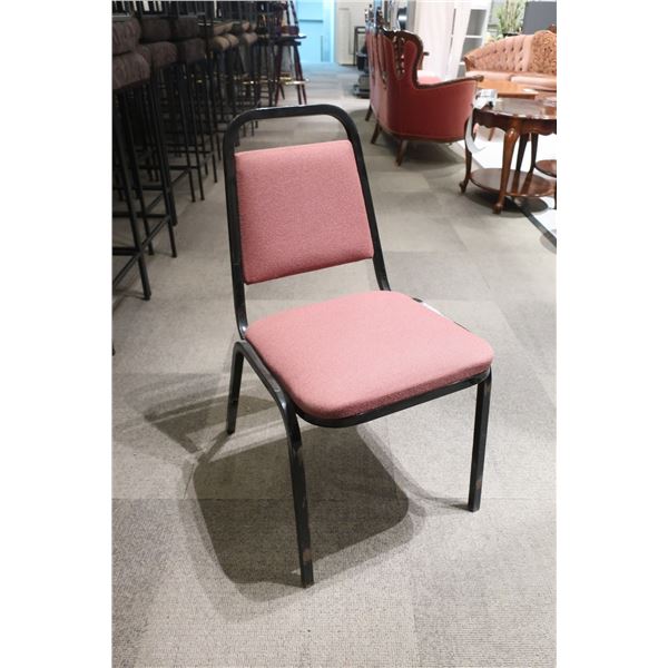 CHAISE EMPILABLE