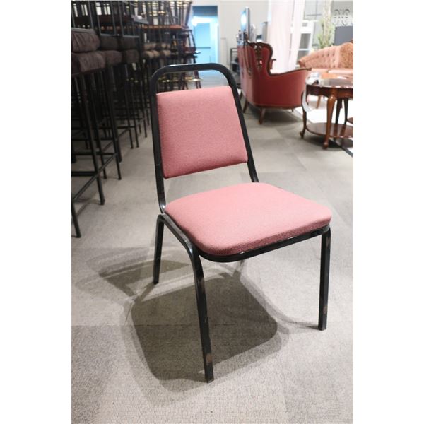 CHAISE EMPILABLE
