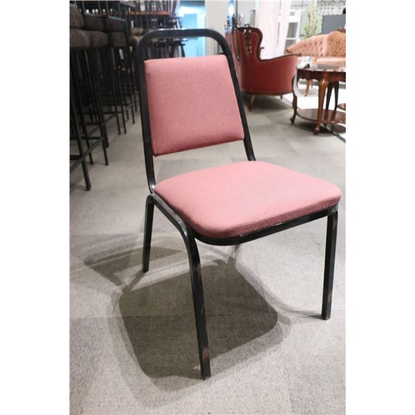 CHAISE EMPILABLE