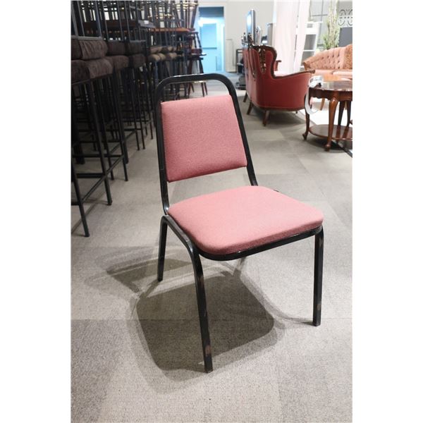 CHAISE EMPILABLE