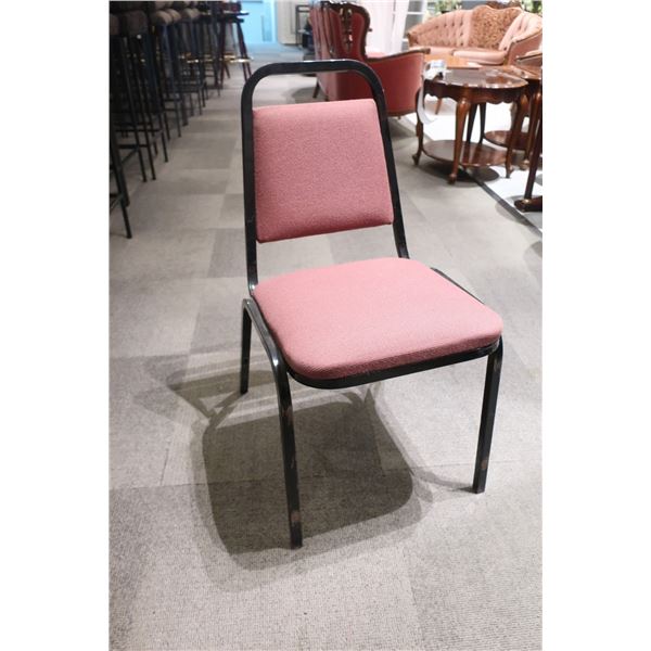 CHAISE EMPILABLE