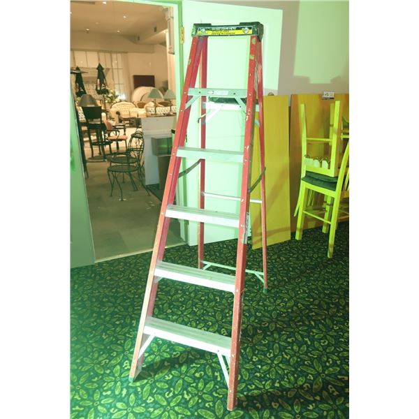 ESCABEAU 6'-ROUGE