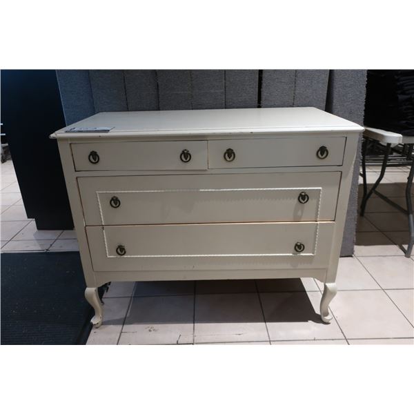 COMMODE 42 x21 x34 