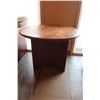 Image 1 : TABLE RONDE EN BOIS 40"d.