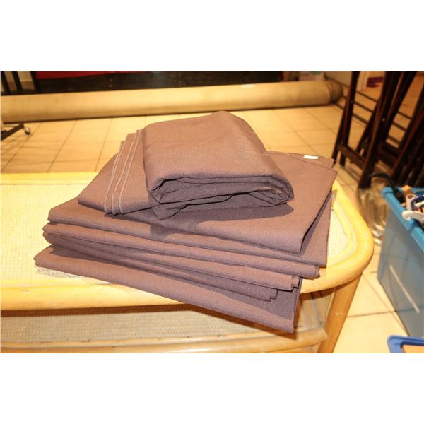 NAPPE 54"x54" BRUN