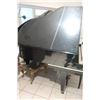 Image 2 : GRAND PIANO AVEC BANC IVERS & POND PIANO CO.