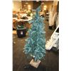 Image 1 : ARBRE DE NOËL 4.5' AVEC LUMIÈRES ET VASE