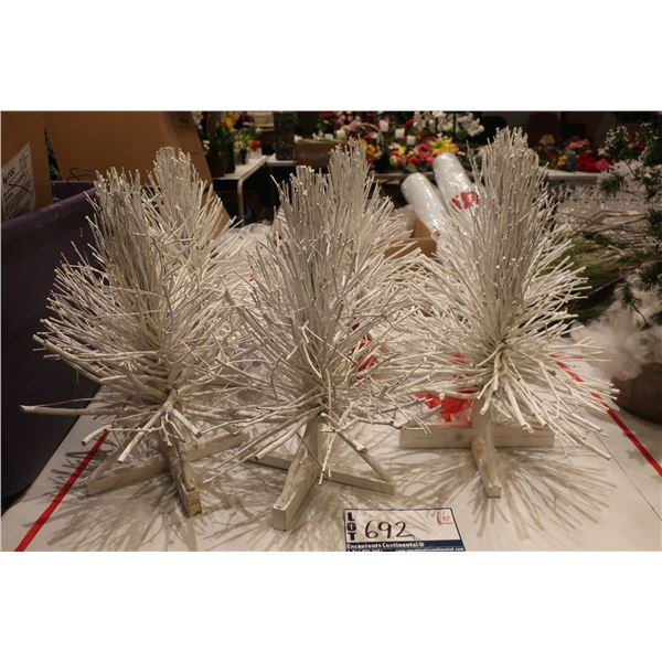 LOT DE 6pcs MINI ARBRES DE NOËL EN BOIS