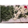 Image 3 : LOT DES FLEURS/FEUILLES ARTIFICIELLES