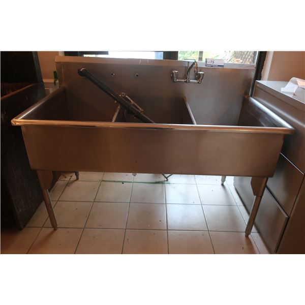 ÉVIERS INOX TRIPLE AVEC 1-ROBINET 63"x34"x41"