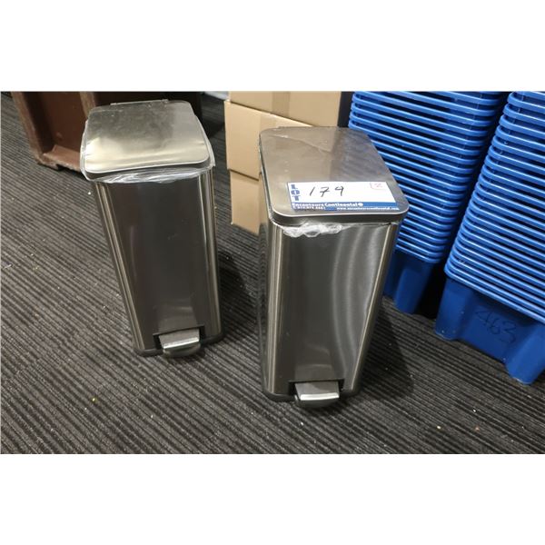 LOT DE 2 POUBELLES EN INOX