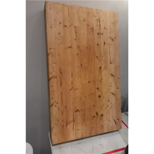 BLOC DE BOUCHER EN BOIS 28-3/4" X 17" X 3-3/4"