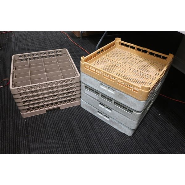 LOT DE 6 BACS À VAISSELLES ET VERRES ASST