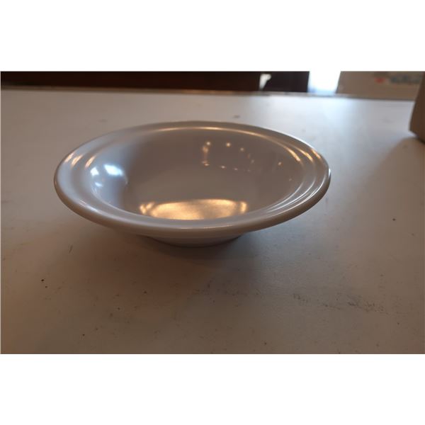 LOT DE 65 BOLS EN PLASTIQUE