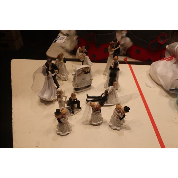 LOT DE 11 FIGURINE DE MARRIAGES ASST