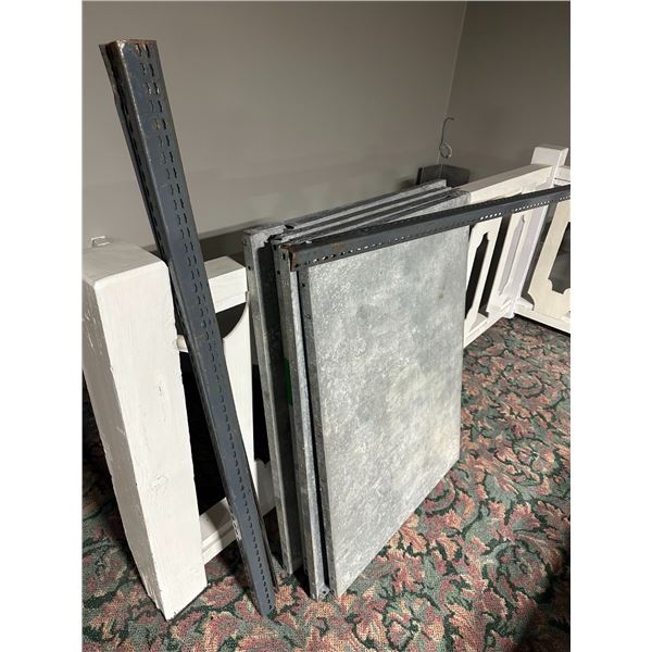 ÉTAGÈRE AVEC TABLETTES EN MÉTAL 41"x34"x54"