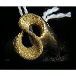 Lady's 14k gold Ring size 6 (31)