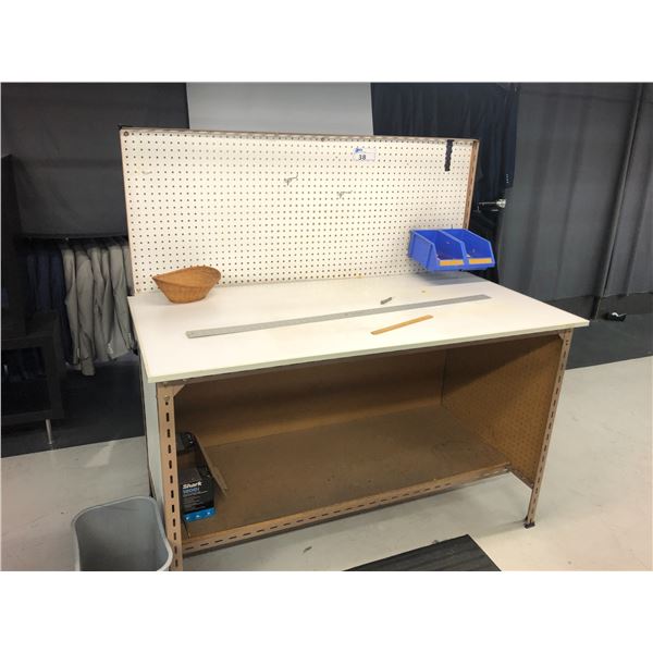 5'W INDUSTRIAL WORK BENCH