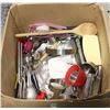 Image 1 : LOT OF KITCHEN MISC. INCL: SCOOPS, MEASURES WHISK,