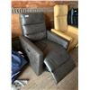 Image 2 : Brown Leather Electric Recliner Chair