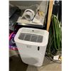 Image 1 : DeLonghi Pinngino Portable Air Conditioner with Window Mount Accessories