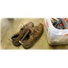 Image 2 : TOTE OF TOOLS AND KEEN STEEL TOE SHOES SIZE 10